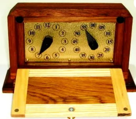 Da Vinci Clock by Magic Wagon